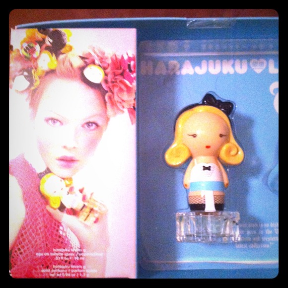 Harajuku lovers perfume + gift  Burberry lotion!!