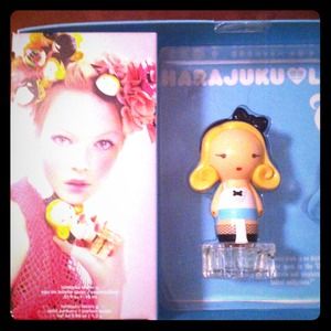 Harajuku lovers perfume + gift Burberry lotion!!