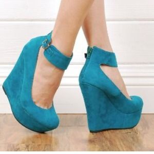 Teal ankle strap round toe platform wedge. Sz 6.5