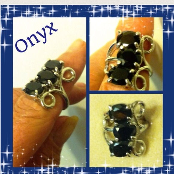 💍 BLACK ONYX FUX STONES ON ORNATE SILVER RING. Sz 8