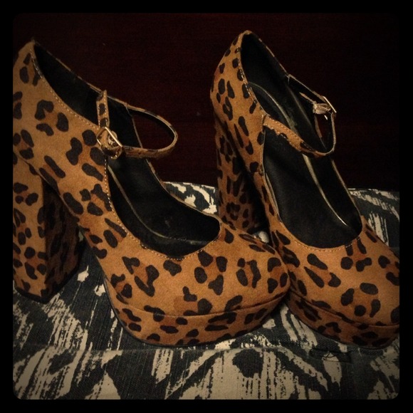 Cheetah Print MaryJane Pumps 👠