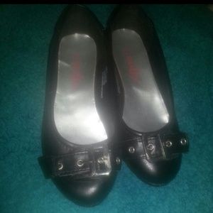 Adorable black buckle shoes size 7