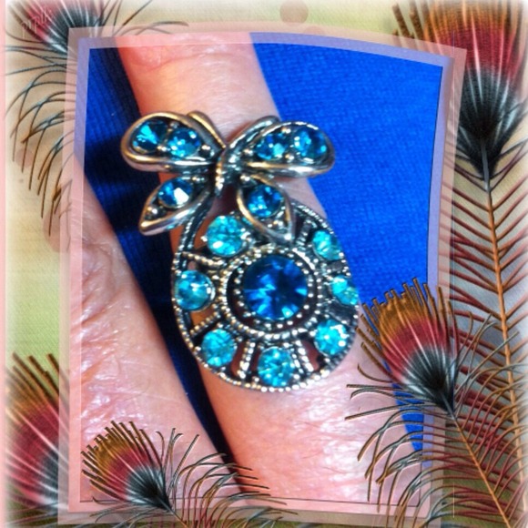 💙BEAUTIFUL BUTTERFLY CRYSTAL RING. JUST GORGUESS! Size 8.  NWT