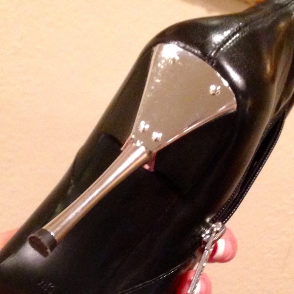 GUESS Leather mid-calf boots - Picture 3 of 4