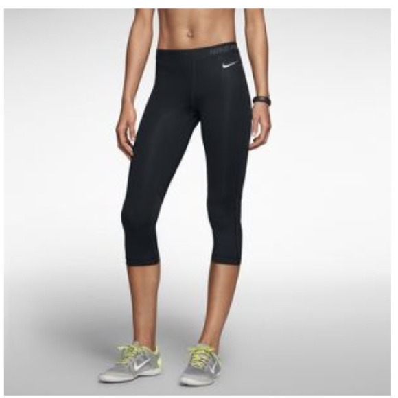 Nike pro hyper cool capris