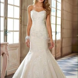 Mermaid wedding gowns. Sweetheart lace dress