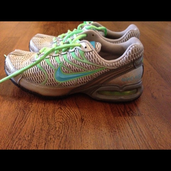 SOLD! Women's nike torch 4 shoes sz 8
