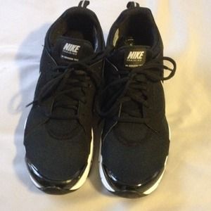 Nike Women's In Season Trainer 3