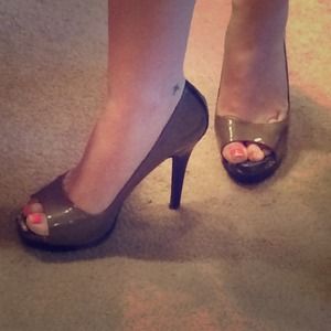 Jessica Simpson Patent Leather Pumps- brown/snake