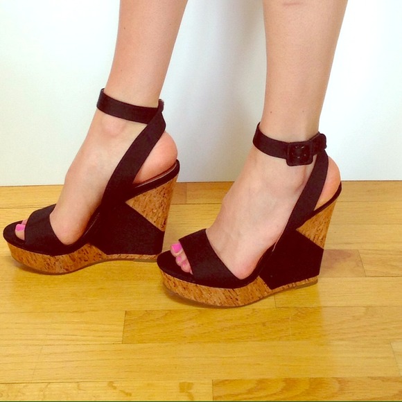 BCBGeneration Shoes - Date Night HP 💋 BCBG Generation Wedges