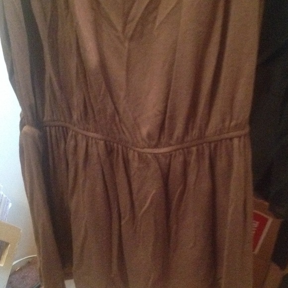 📌 Beautiful top w/vintage floral embellishment - Picture 3 of 4