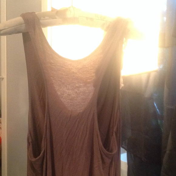 📌 Beautiful top w/vintage floral embellishment - Picture 4 of 4