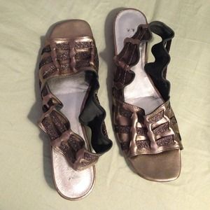 DANIBLACK Andie Metallic Sandals Size 10M