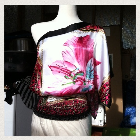 Beautiful one shoulder top