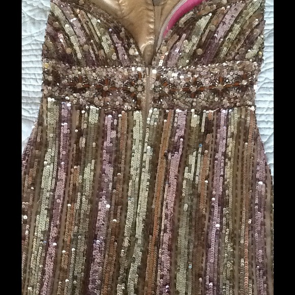 Prom dress by Mac duggal size 4 has been shorten - Picture 2 of 4