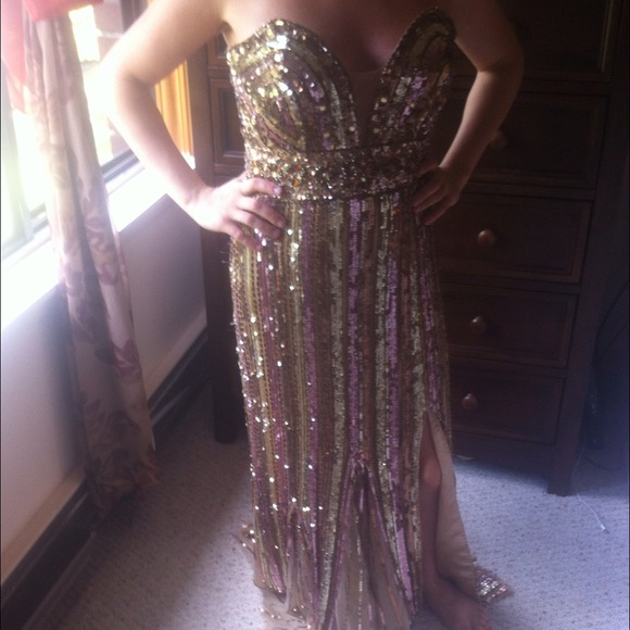 Prom dress by Mac duggal size 4 has been shorten - Picture 3 of 4