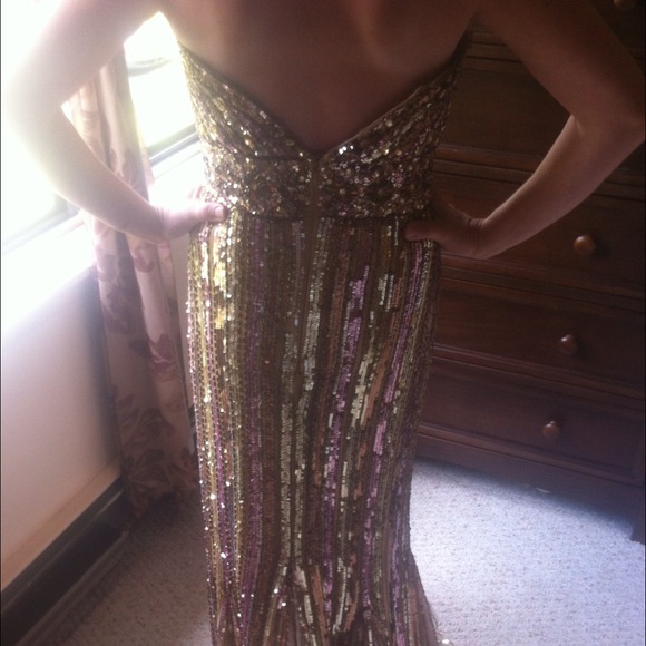 Prom dress by Mac duggal size 4 has been shorten - Picture 4 of 4