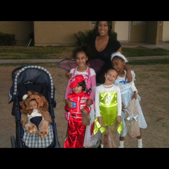 Posh Ambassador Meet your Seller. - Picture 2 of 4