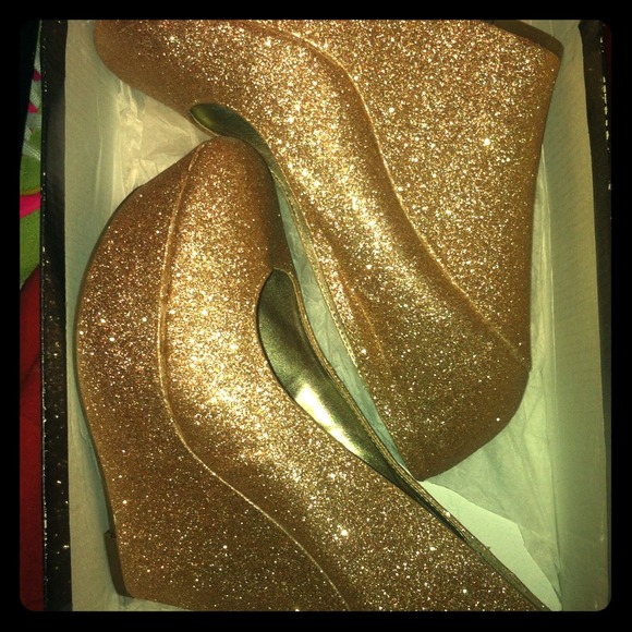 Gold wedges