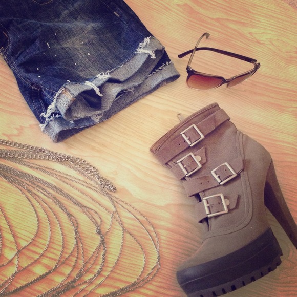 Combat boots