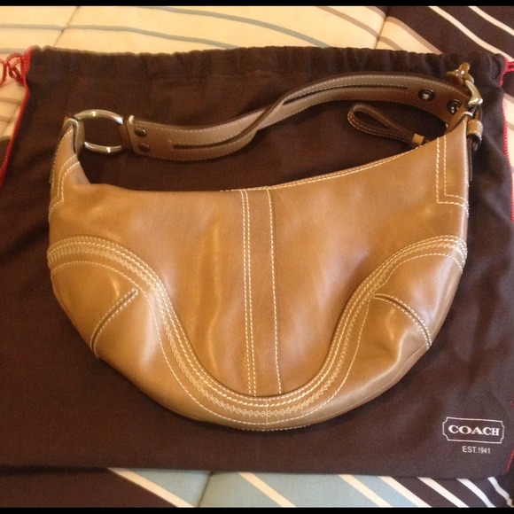 Authentic Coach Soho Signature Hobo❤️