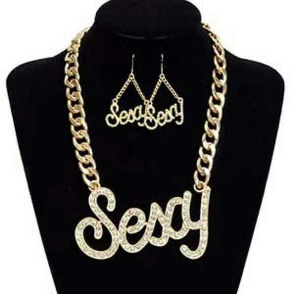 NWOT Fashion set necklace and earrings