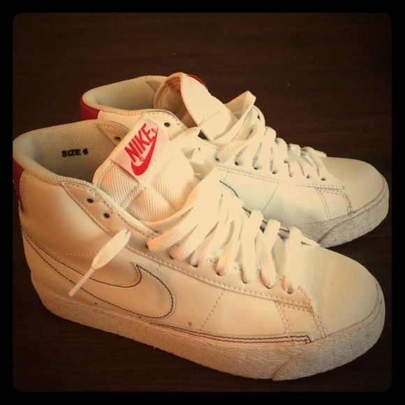 Nike Women's Blazer high top Sneakers Sz6