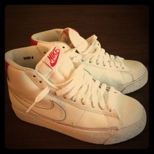 Nike Women's Blazer high top Sneakers Sz6