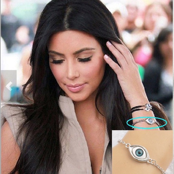 💍 ( 2 for $20 ) 
One Blue Evil Eyes Charm Silver Chain Bracelet