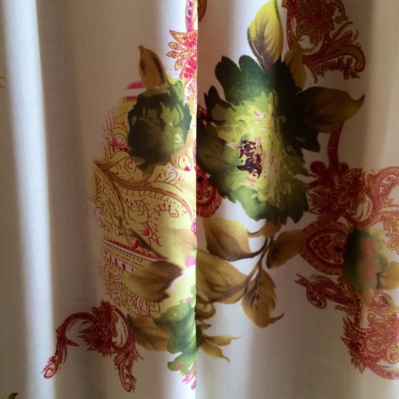 🔴🔴SOLD IN BUNDLE🔴🔴 - Picture 4 of 4