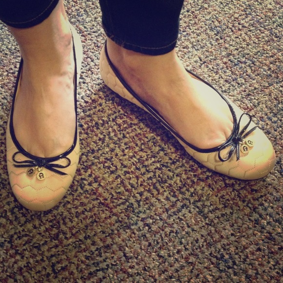 Cream & black quilted flats.