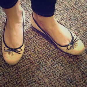 Cream & black quilted flats.