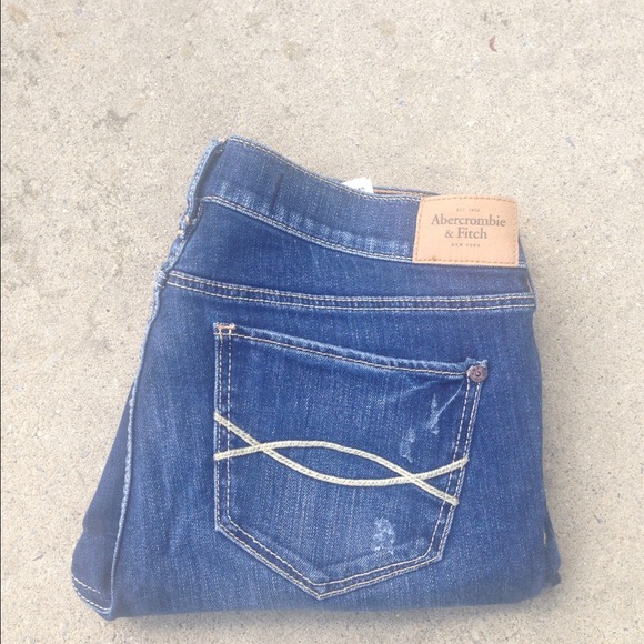 Abercrombie&fitch distressed capris