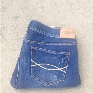 Abercrombie&fitch distressed capris