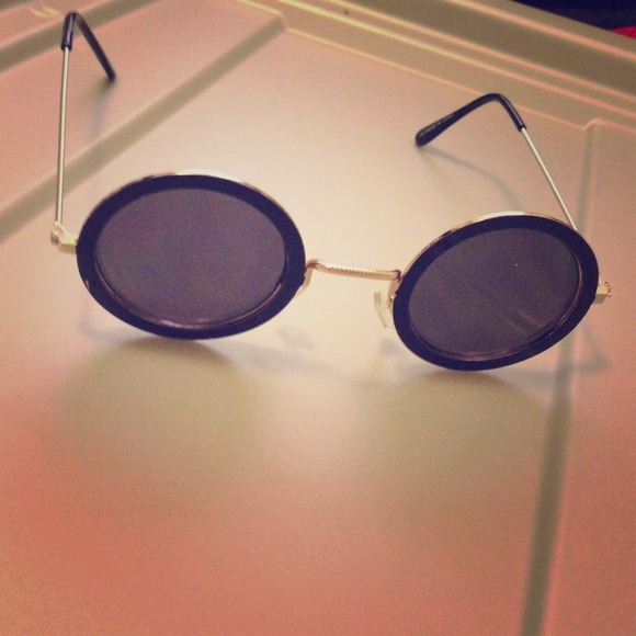 ❌SOLD❌ Round Frames - Picture 1 of 2