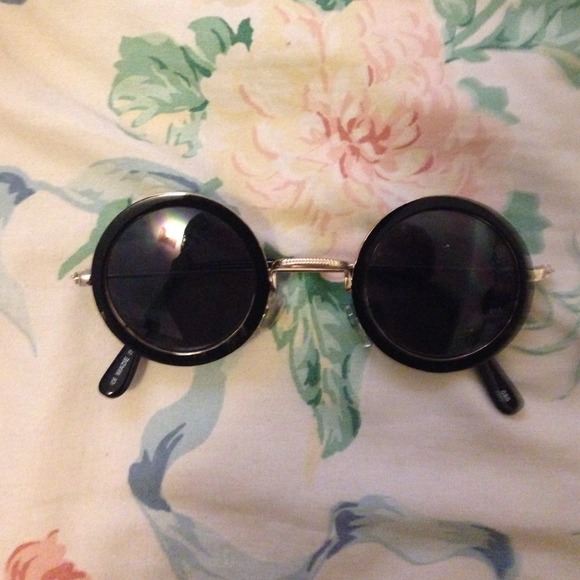 ❌SOLD❌ Round Frames - Picture 2 of 2