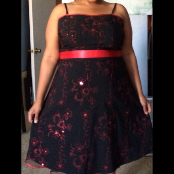 Host Pick 🌺 Plus size black and red party dress