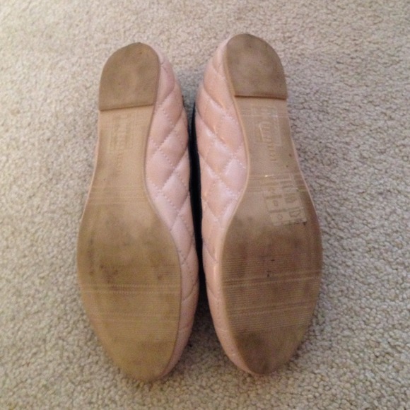 ⛔️SOLD in BUNDLE⛔️Beige Flats - Picture 2 of 2