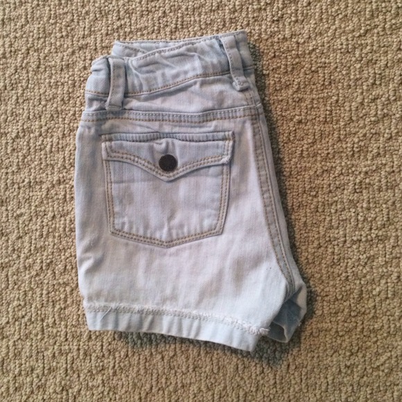 Mid waisted basic denim shorts - Picture 4 of 4