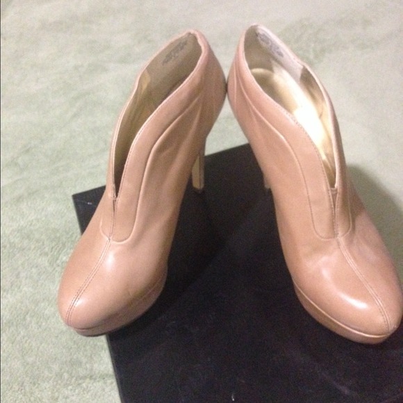 Nine West Tan Booties 7 1/2-8 1/2