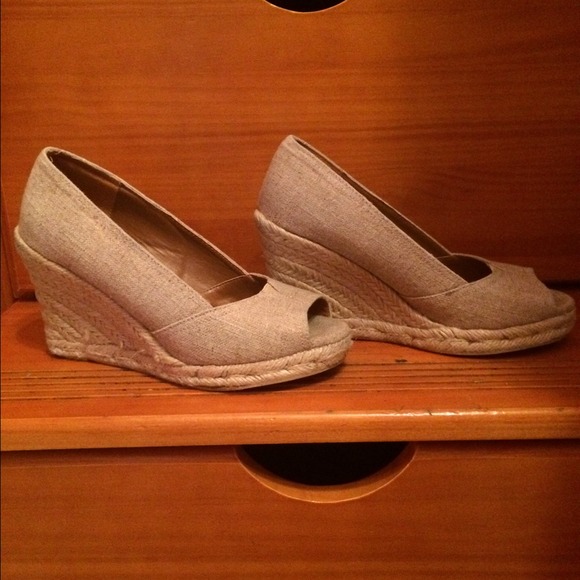 Beige wedges super comfortable