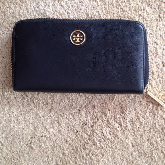Tory Burch Clutches & Wallets - Tory Burch 100% Authentic Wallet