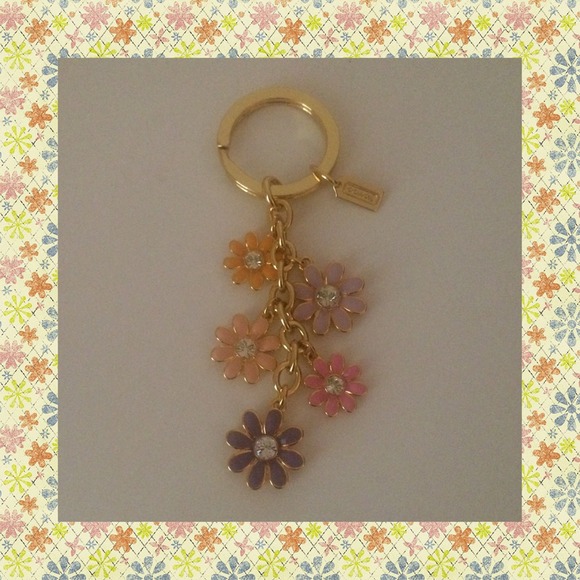 🌸 Coach Gold Flower Key Chain