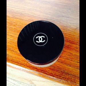 🔥REDUCED🔥CHANEL POUDRE UNIVERSELLE LIBRE