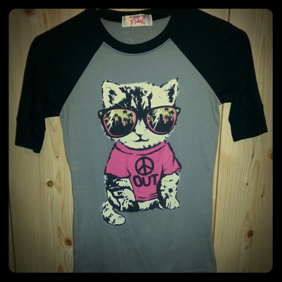 Medium sleeve length top