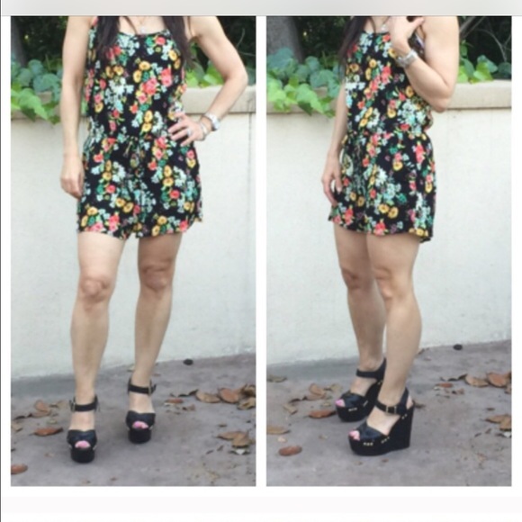 Chic floral romper CLEARANCE PRE BLACK FRIDAY - Picture 2 of 3