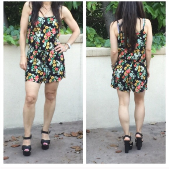 Chic floral romper CLEARANCE PRE BLACK FRIDAY - Picture 3 of 3