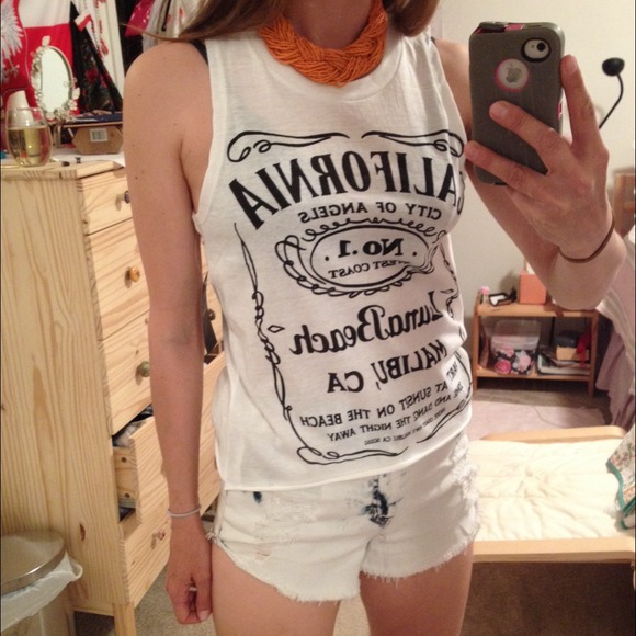 ❌SOLD❌White California cut-off muscle tee - Picture 2 of 4