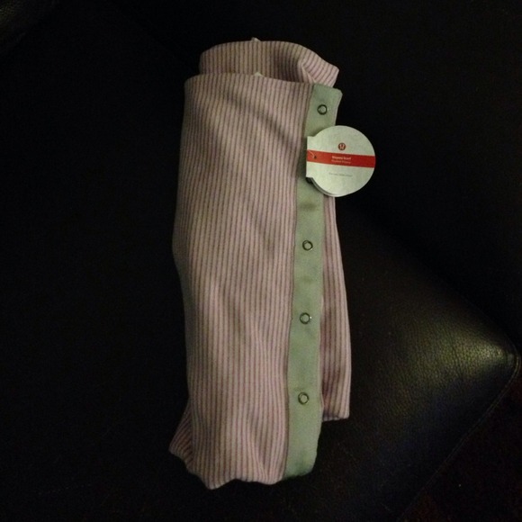 Lululemon Vinyasa scarf in coral pink/guava lava