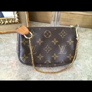 Authentic  LV Clutch